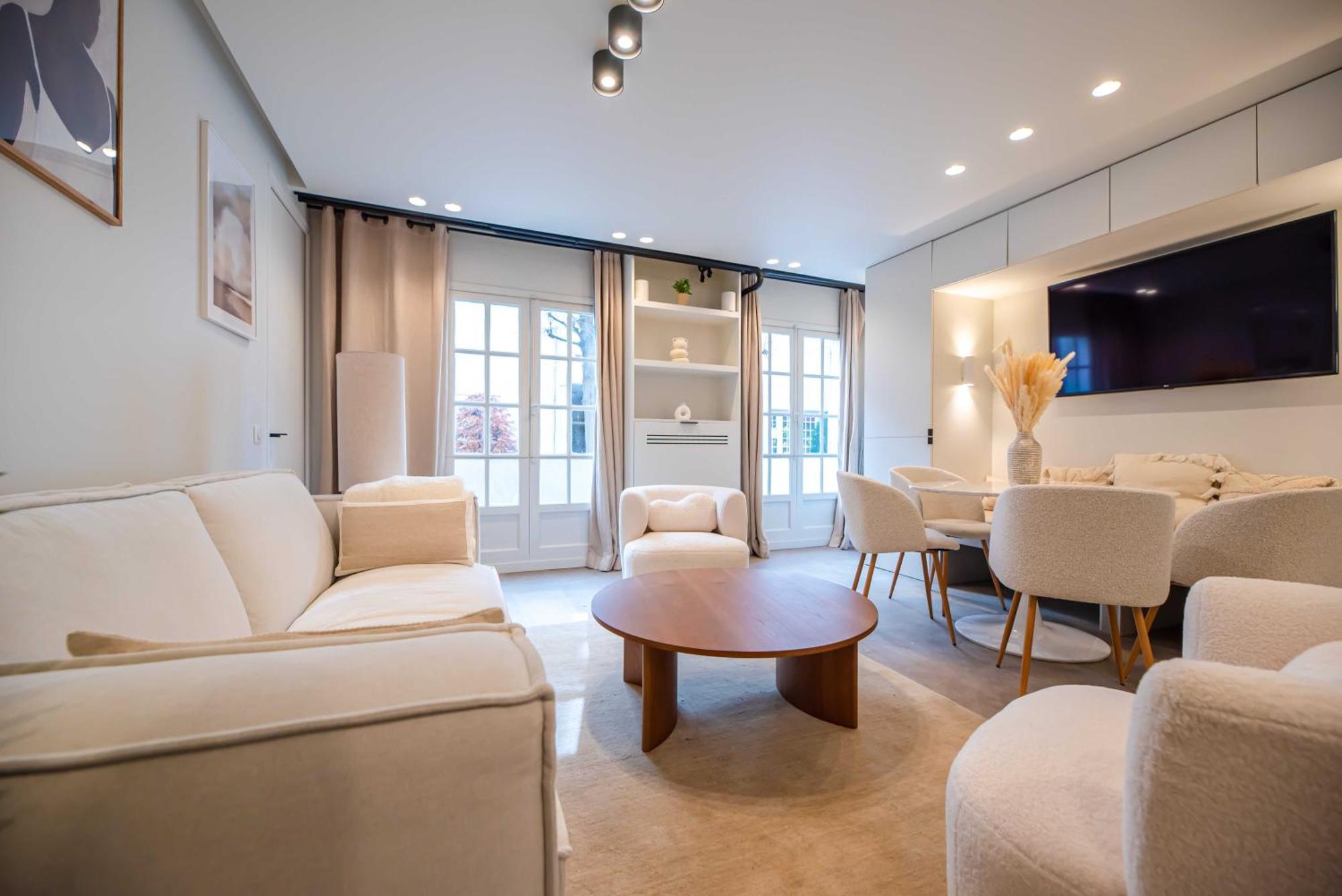 Elegant - 2br - 6p - Notre Dame Cathedral Apartment *
